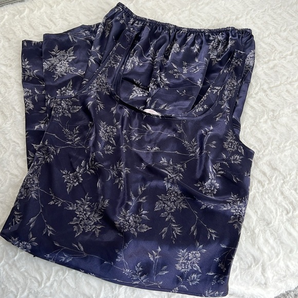 Victoria's Secret Dark Navy Floral Silky Two Piece Pajama - Picture 2 of 3